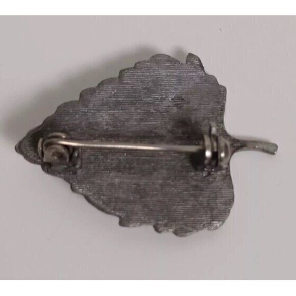 lady 90's Marjolein Bastin pewter ladybug on leaf pin 1"X1.25" - Picture 2 of 4